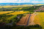 Orná půda ustupuje dopravní a energetické infrastruktuře.