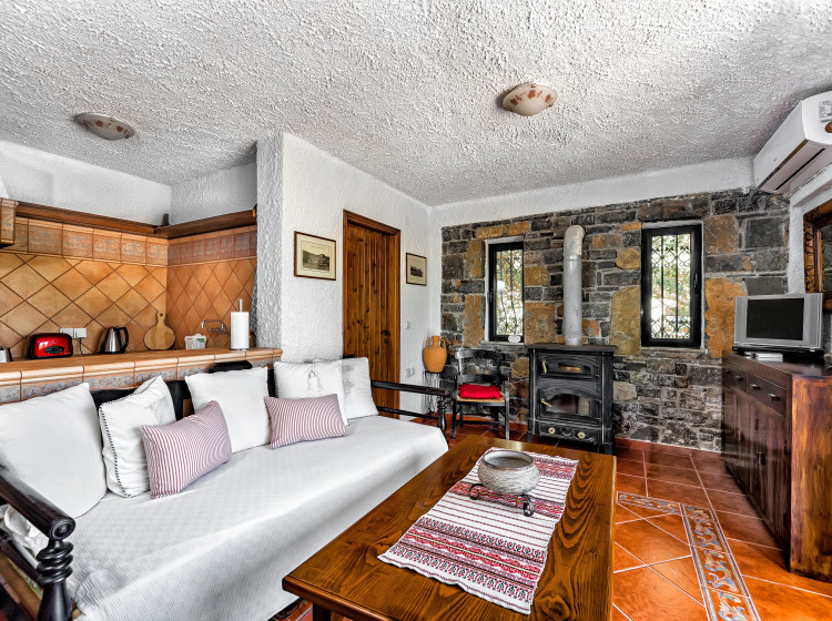 Teplo z radiátoru se šíří především prouděním vzduchu, ne samotným sáláním z povrchu topení.