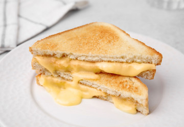S touto pánví zvládnete zapečené toasty hravě