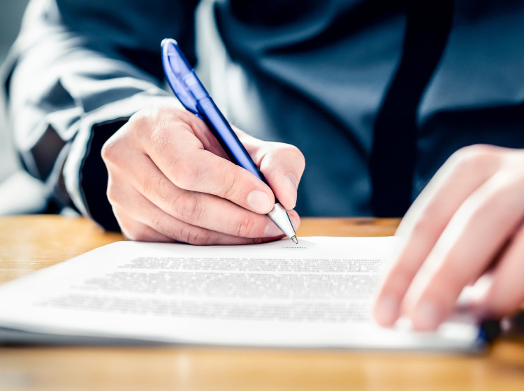 Před podpisem smlouvy si ji důkladně přečtěte. Před podpisem smlouvy si ji důkladně přečtěte.