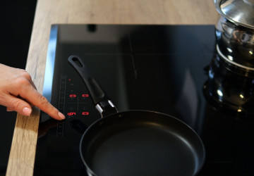 Vaření na indukční desce je úsporné, dokud ji používáte správně.