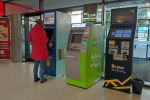 Výběr z bankomatu přináší hned několik změn, připravte se na ně