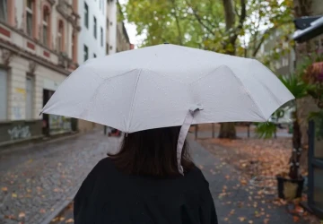 Nejdéle bude dnes pršet v Karlovarském, Královéhradeckém, Moravskoslezském a Zlínském kraji