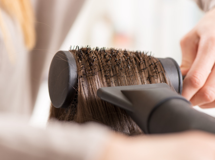 I fénování vlasů má své zásady