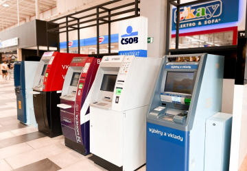 Výběry z bankomatů v posledních měsících prošly změnou.
