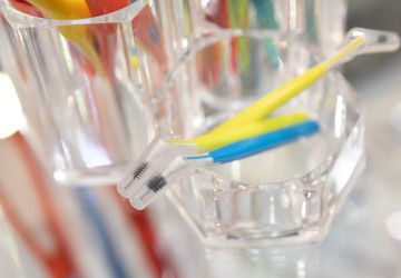 Mezizubní kartáčky by měly být součástí čistící rutiny Mezizubní kartáčky by měly být součástí čistící rutiny