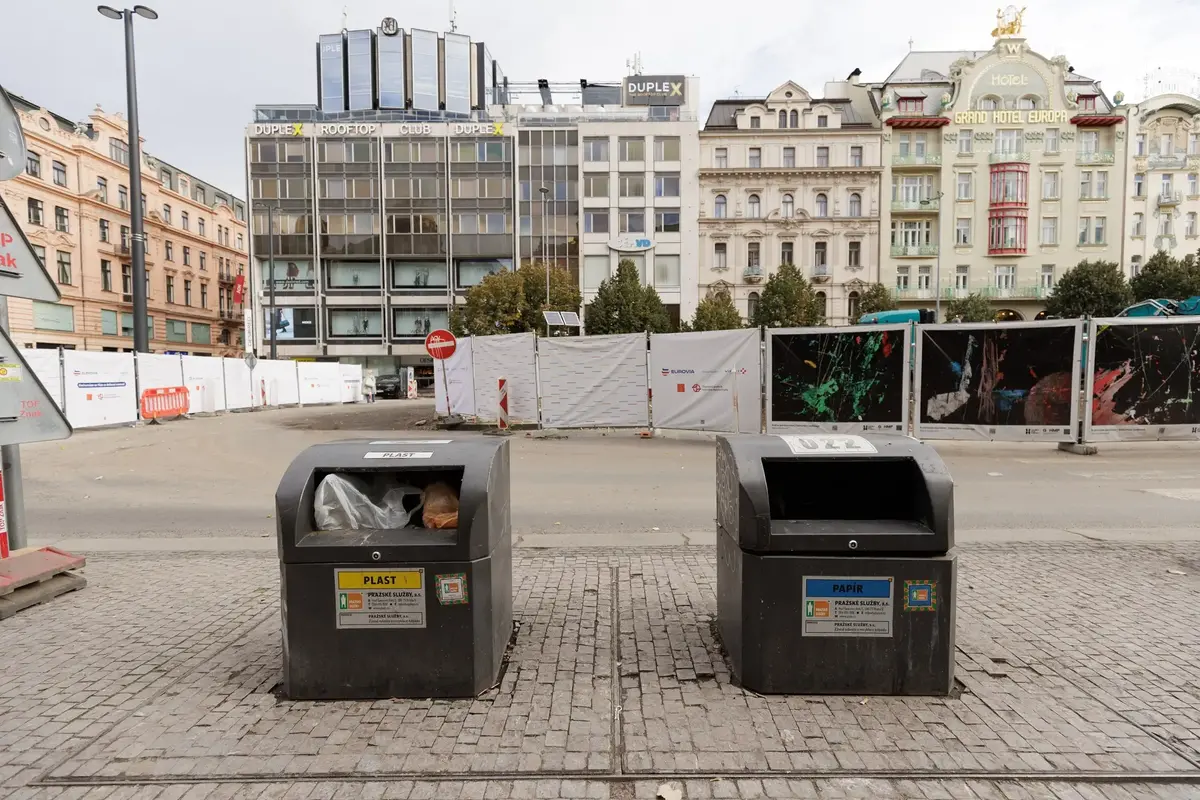 Praha investovala do podzemních kontejnerů miliony, aby nekazily vzhled ulic