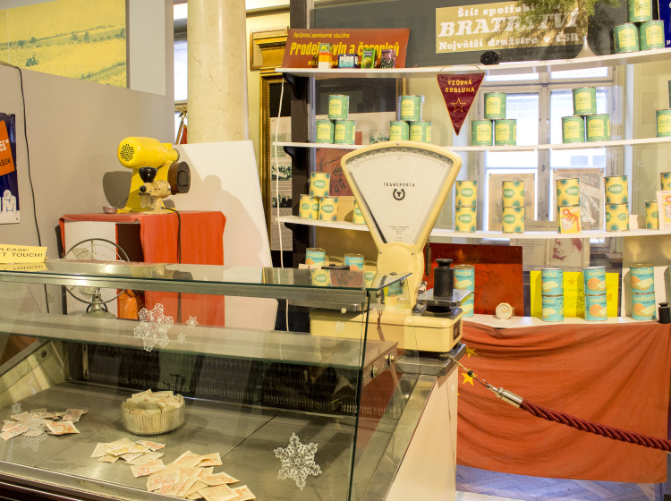 V obchodech toho k dostání mnoho nebylo.