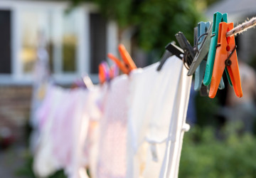 Pračka prádla nepotřebuje žádnou elektrickou energii a prádlo je z ní vyprané překvapivě dobře