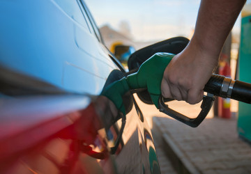 Když ceny benzínu a nafty rostou, někteří řidiči hledají levnější řešení