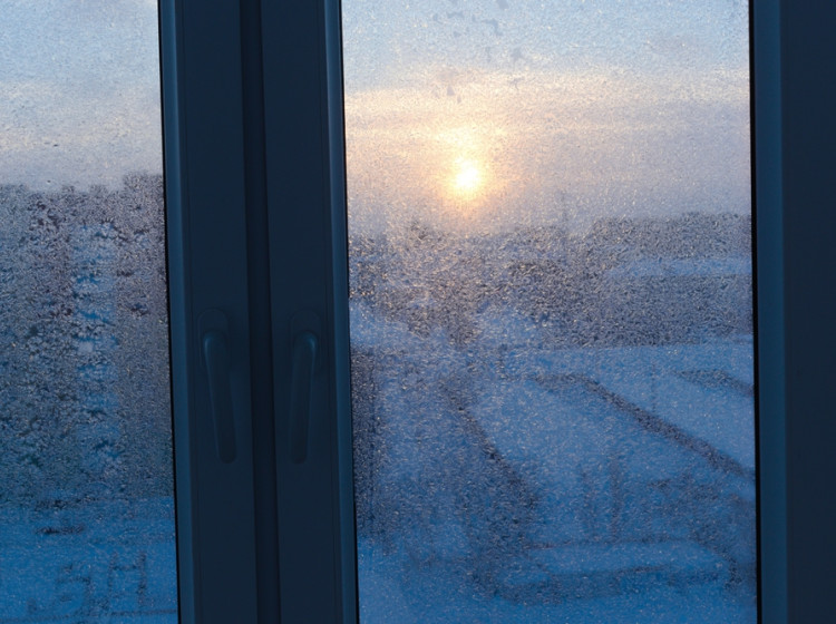 Co byste v zimě neměli dávat k oknům?