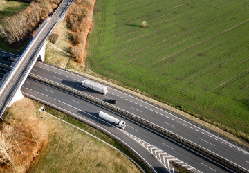 Vodorovné značení pomáhá udržet plynulost a bezpečnost provozu.