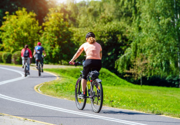 Kolik kilometrů a za jak dlouho by měl bez potíží ujet zdravý člověk na kole? 
