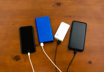 Letiště letos zadržela rekordní množství elektroniky kvůli chybějícím údajům o baterii. Letiště letos zadržela rekordní množství elektroniky kvůli chybějícím údajům o baterii.