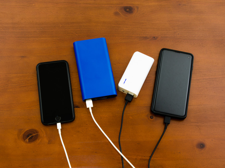 Letiště letos zadržela rekordní množství elektroniky kvůli chybějícím údajům o baterii. Letiště letos zadržela rekordní množství elektroniky kvůli chybějícím údajům o baterii.