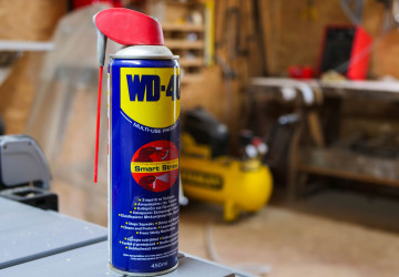 WD-40 může na některých místech způsobit velké škody