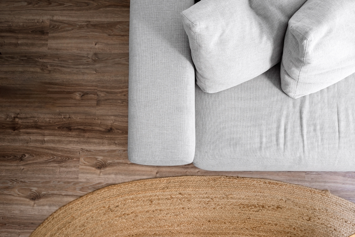 Správné rozmístění nábytku kolem obvodových stěn domu může zvýšit teplotu v domácnosti 