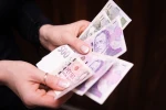 Tisíce Čechů čekají na slíbené peníze od státu