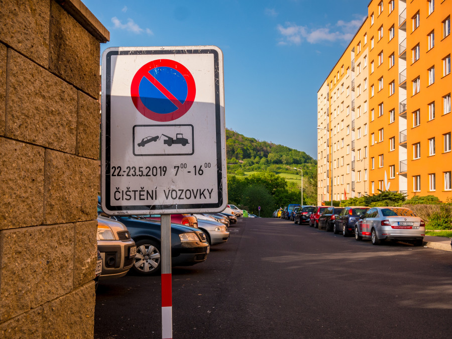 Blokové čištění stojí nepozorné řidiče i tisíce korun