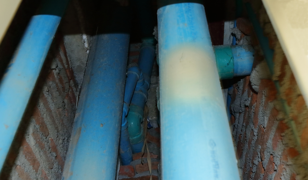 Kontrolu starších stoupaček není radno podceňovat. 