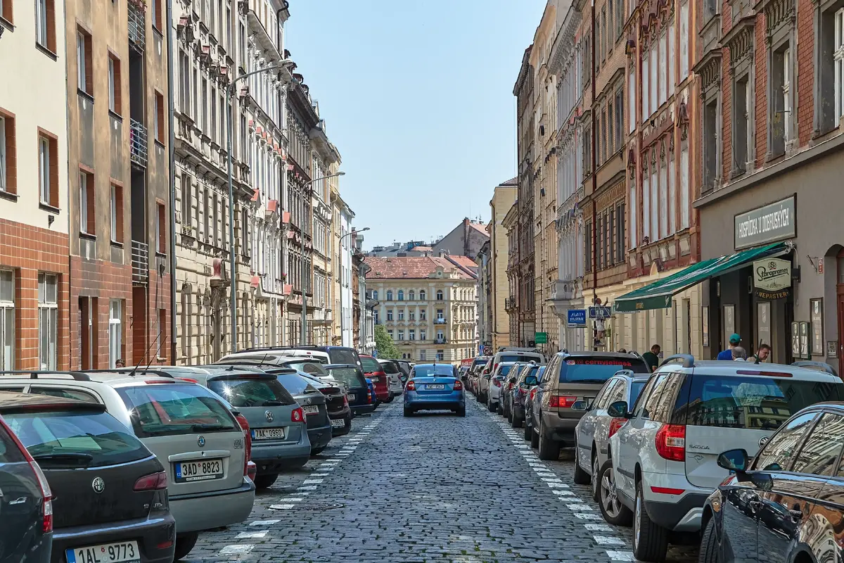 Obyvatelé některých ulic se rozhodli vzít spravedlnost u špatně parkujících do vlastních rukou