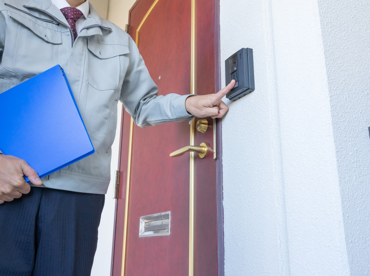 Mnoho lidí neví, že i při podezření na podvodnou smlouvu je možné okamžitě žádat o její prověření. Mnoho lidí neví, že i při podezření na podvodnou smlouvu je možné okamžitě žádat o její prověření.