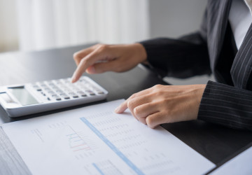 Konkurence tlačí úroky dolů Konkurence tlačí úroky dolů