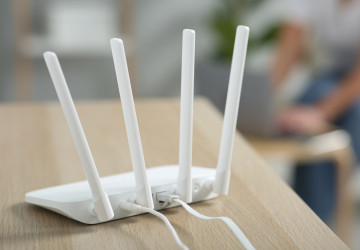 Díky sdílenému internetu jde značně ušetřit, má to ale rizika.