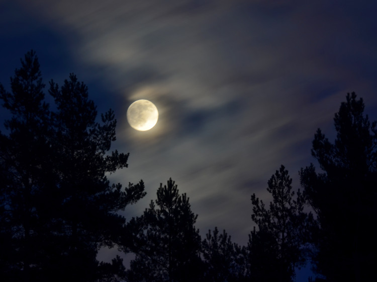 Oblohu brzy rozzáří neobvykle jasný úplněk