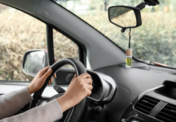 Na volbě vůně do auta záleží. 