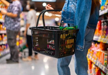 Předvánoční nákup se letos prodraží