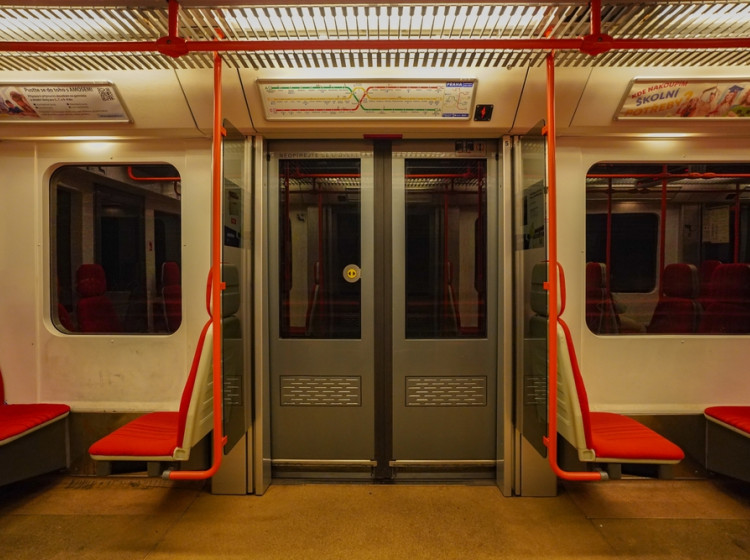 V Praze se znovuotevře modernizovaná stanice metra. V Praze se znovuotevře modernizovaná stanice metra.