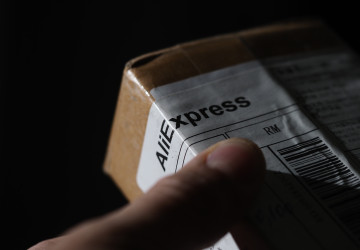 Na světovém trhu se objevuje množství padělaných USB disků. Na světovém trhu se objevuje množství padělaných USB disků.