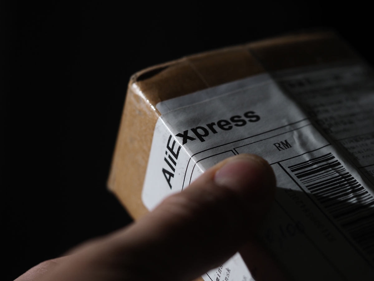 Na světovém trhu se objevuje množství padělaných USB disků. Na světovém trhu se objevuje množství padělaných USB disků.