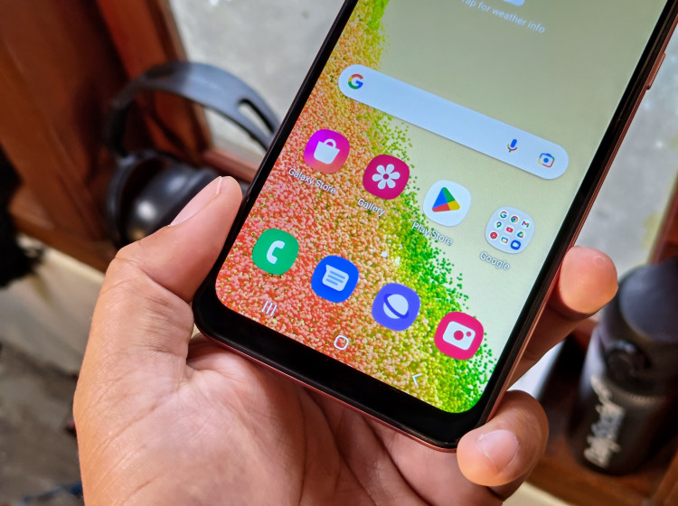 Moderní chytré telefony nabízejí desítky funkcí, z nichž mnohé běží skrytě na pozadí. Moderní chytré telefony nabízejí desítky funkcí, z nichž mnohé běží skrytě na pozadí.