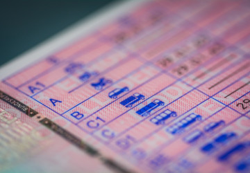 Zájemci o řidičský průkaz dnes zaplatí za kurz i přes 40 000 korun. 