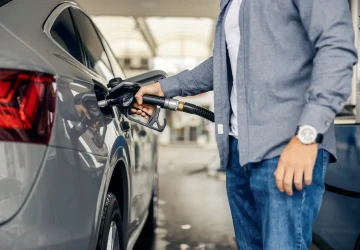 S tankováním plné nádrže u svého auta ještě pár dní počkejte