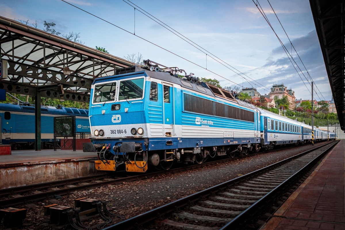 Studenti a senioři by se mohli dočkat levnějšího jízdného. 