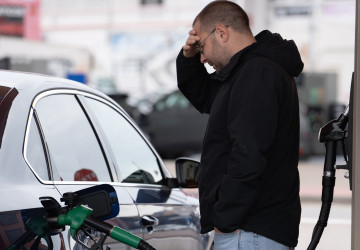 Cena ropy se dále zvyšuje a to má vliv na pohonné hmoty.