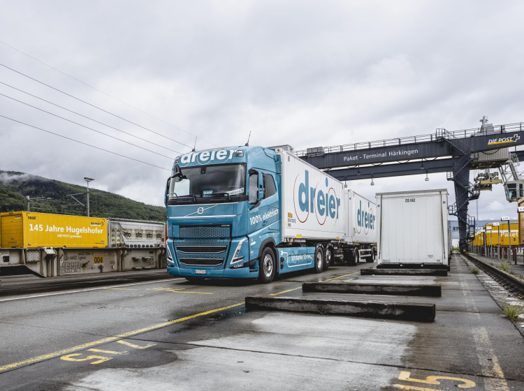 Elektromobilita posiluje i v nákladní dopravě. Firmy díky tomu výrazně snižují emise z logistiky