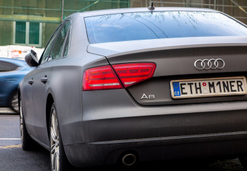 Dnes už se dají pořídit i SPZ na přání. Dnes už se dají pořídit i SPZ na přání.