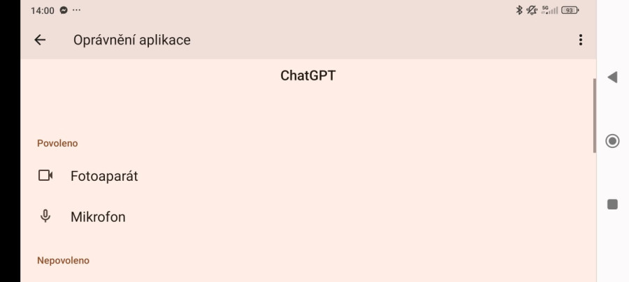 Sledujte, jaké oprávnění po vás aplikace vyžaduje. Nechcete v ChatGPT používat hlasové vyhledávání? Pak mu přístup k mikrofonu zakažte.