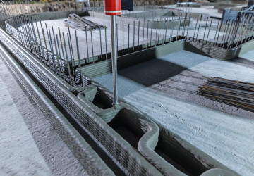 3D tiskárna vrství směs po jednotlivých vrstvách.