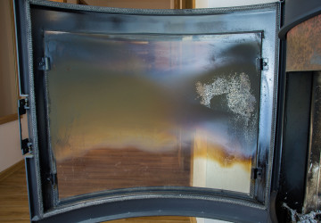 Matná šmouha na skle kamen může být prvním varovnáním Matná šmouha na skle kamen může být prvním varovnáním