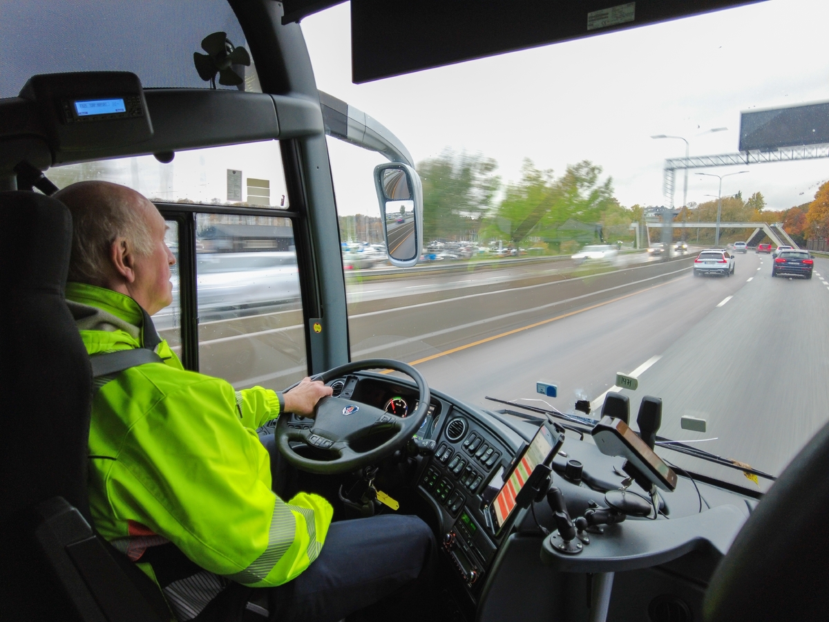 Řidiči autobusů a dálkové dopravy trpí odloučením. Řidiči autobusů a dálkové dopravy trpí odloučením.