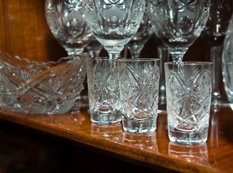 Dnes možná skleničky jako každé jiné, ve své době chlouba socialistických obýváků Dnes možná skleničky jako každé jiné, ve své době chlouba socialistických obýváků