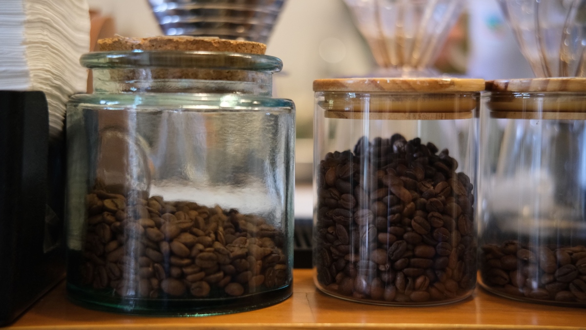 Cena kávy aktuálně klesla