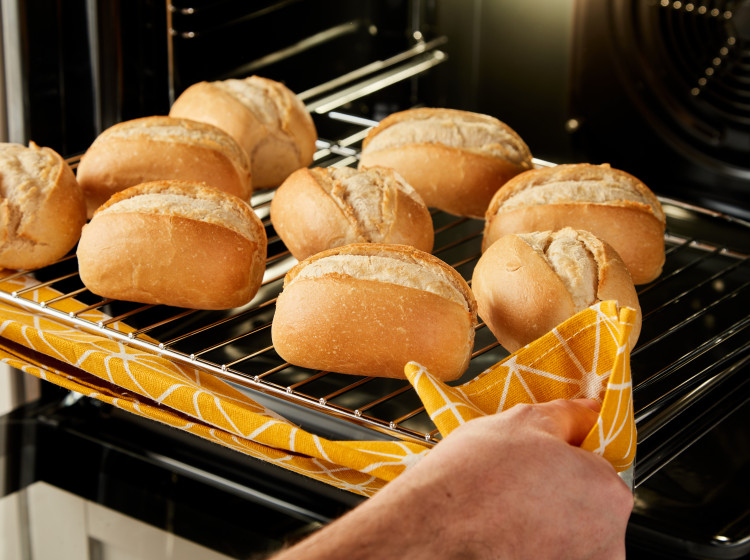 Jak ohřát včerejší pečivo, aby bylo křupavé jako čerstvé?