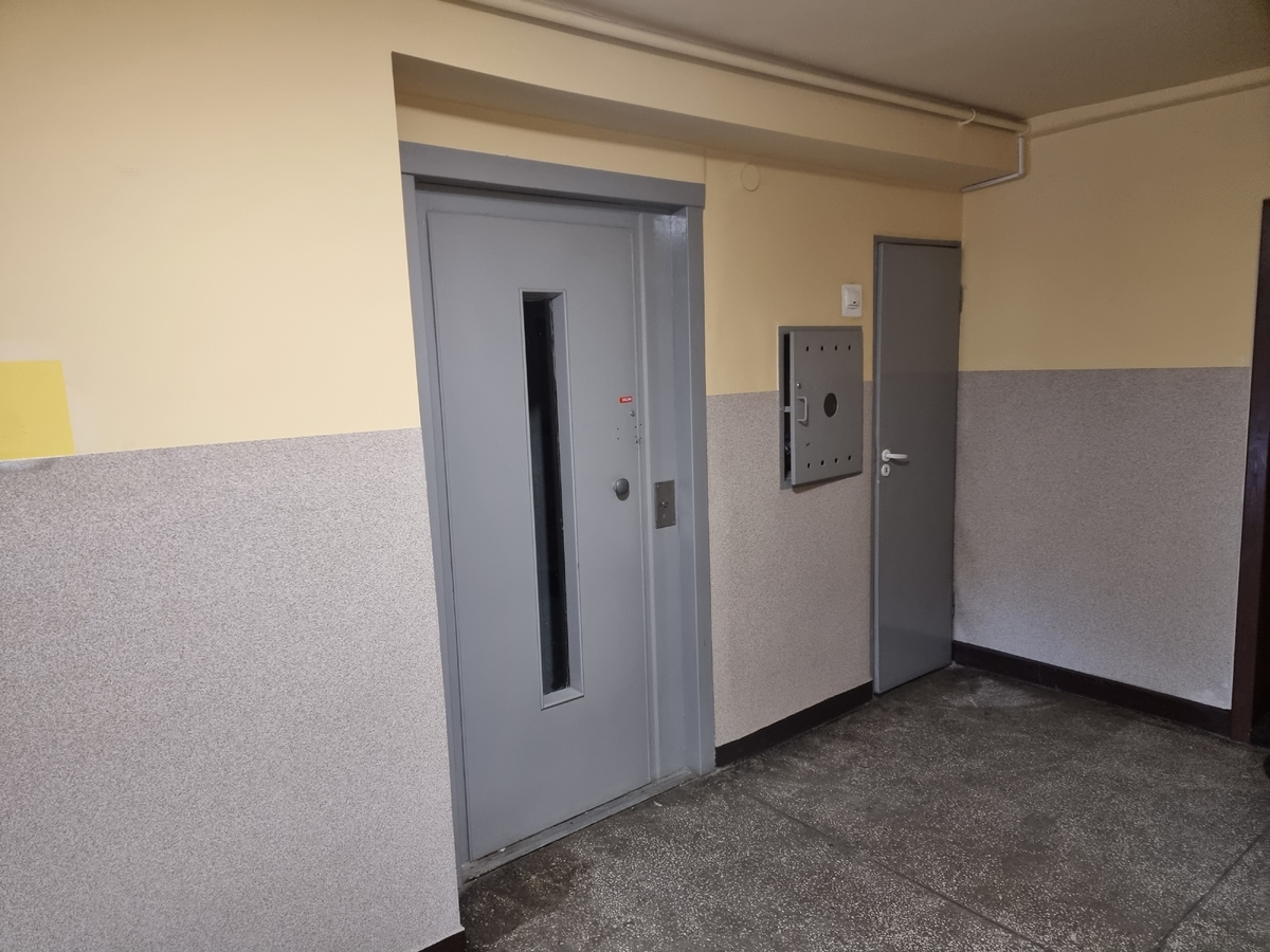 Staré výtahy jsou nebezpečné a nesplňují normy.