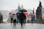 Do Česka by měly dorazit silné deště a bouře. 